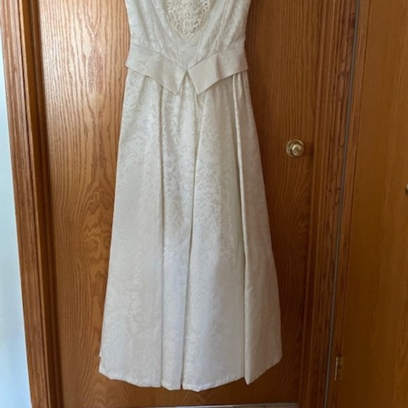 Jessica McClintock Ivory Wedding Dress - Picture 8 of 9